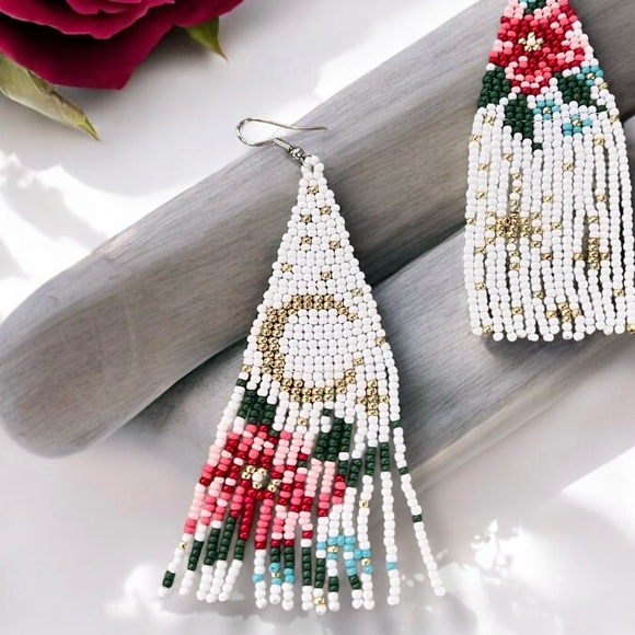 These beautiful feminine earrings feature a vibrant blend of colors - Picture 8 of 17